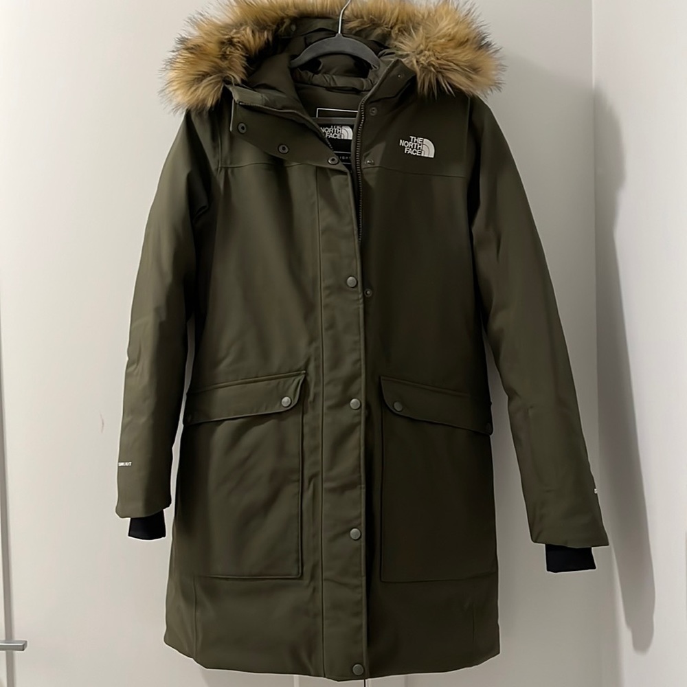 The North Face Arctic Parka Size M in New Taupe